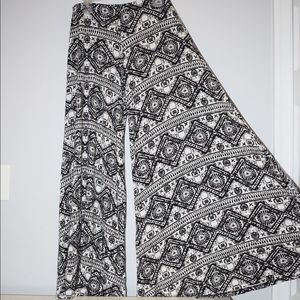 Flowy black and white pattern Pants